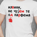 Bela ženska majica sa natpisom Izvini, ne čujem te od parfema