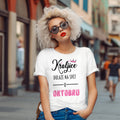 Bela ženska majica sa natpisom Kraljice dolaze na svet u oktobru