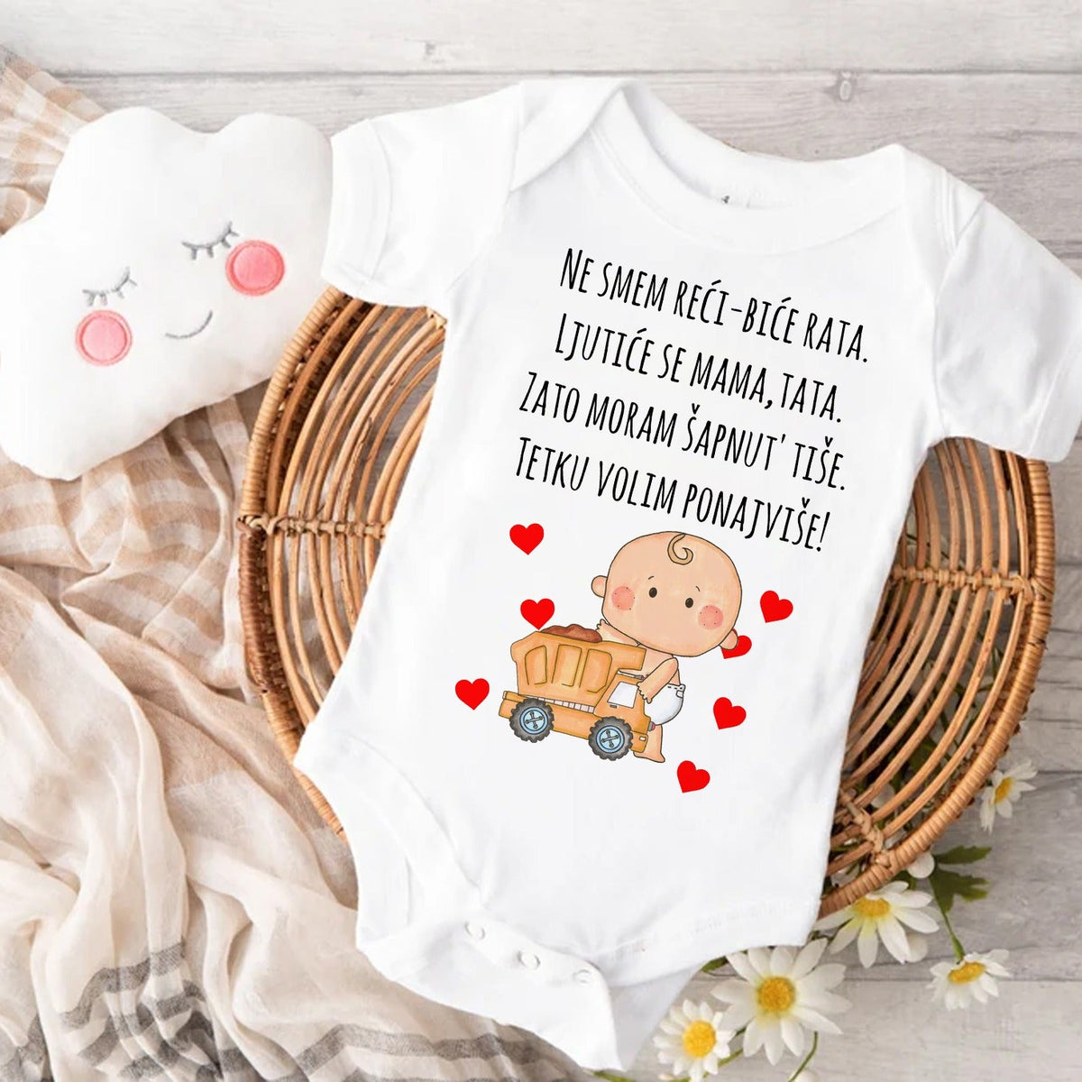 Beli bodić za bebe sa porukom Ne smem reći biće rata, tetku volim ponajviše