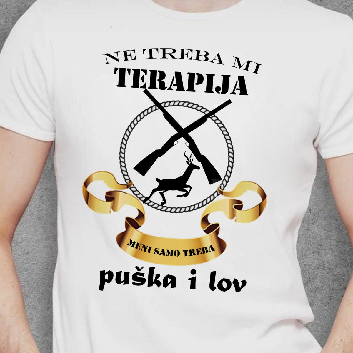 Bela ženska majica sa lovačkim motivom i natpisom Ne treba mi terapija, meni samo treba puška i lov