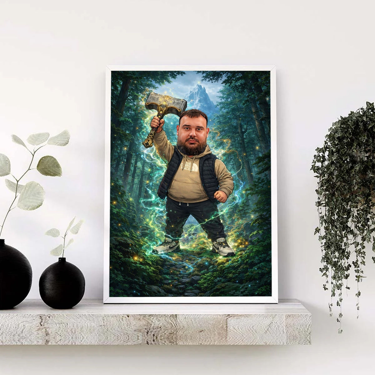 Tematska karikatura super junaka u šumi sa čekićem
